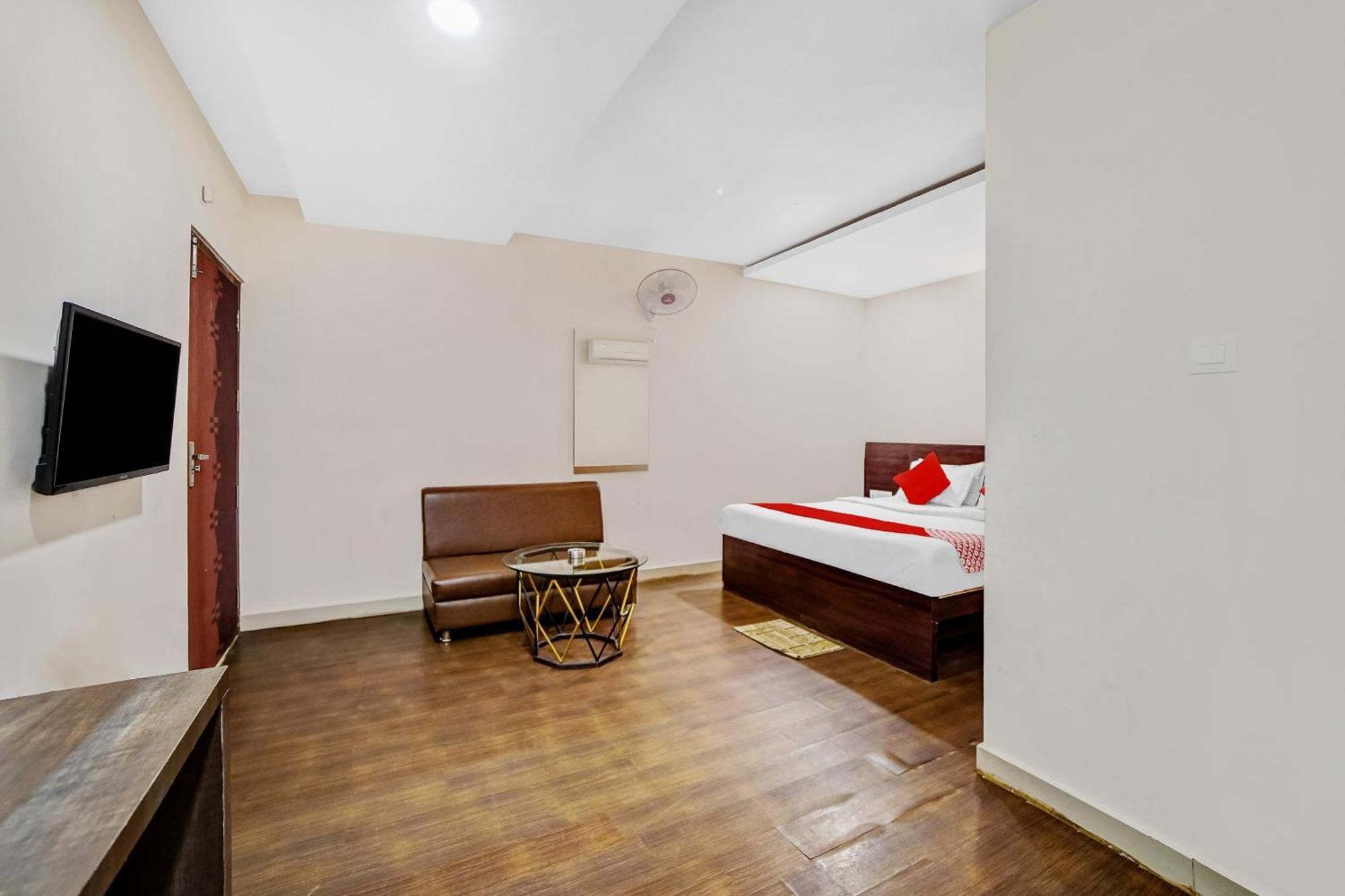 โอโย 45443 โฮเต็ล สุวิท Hotel บิลาสปูร์ ภายนอก รูปภาพ