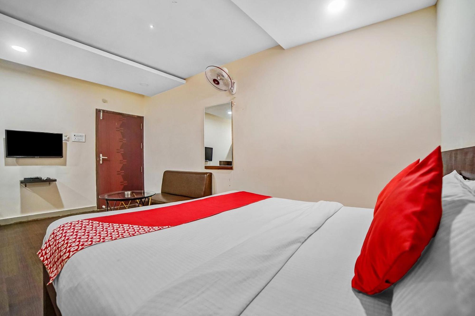 โอโย 45443 โฮเต็ล สุวิท Hotel บิลาสปูร์ ภายนอก รูปภาพ